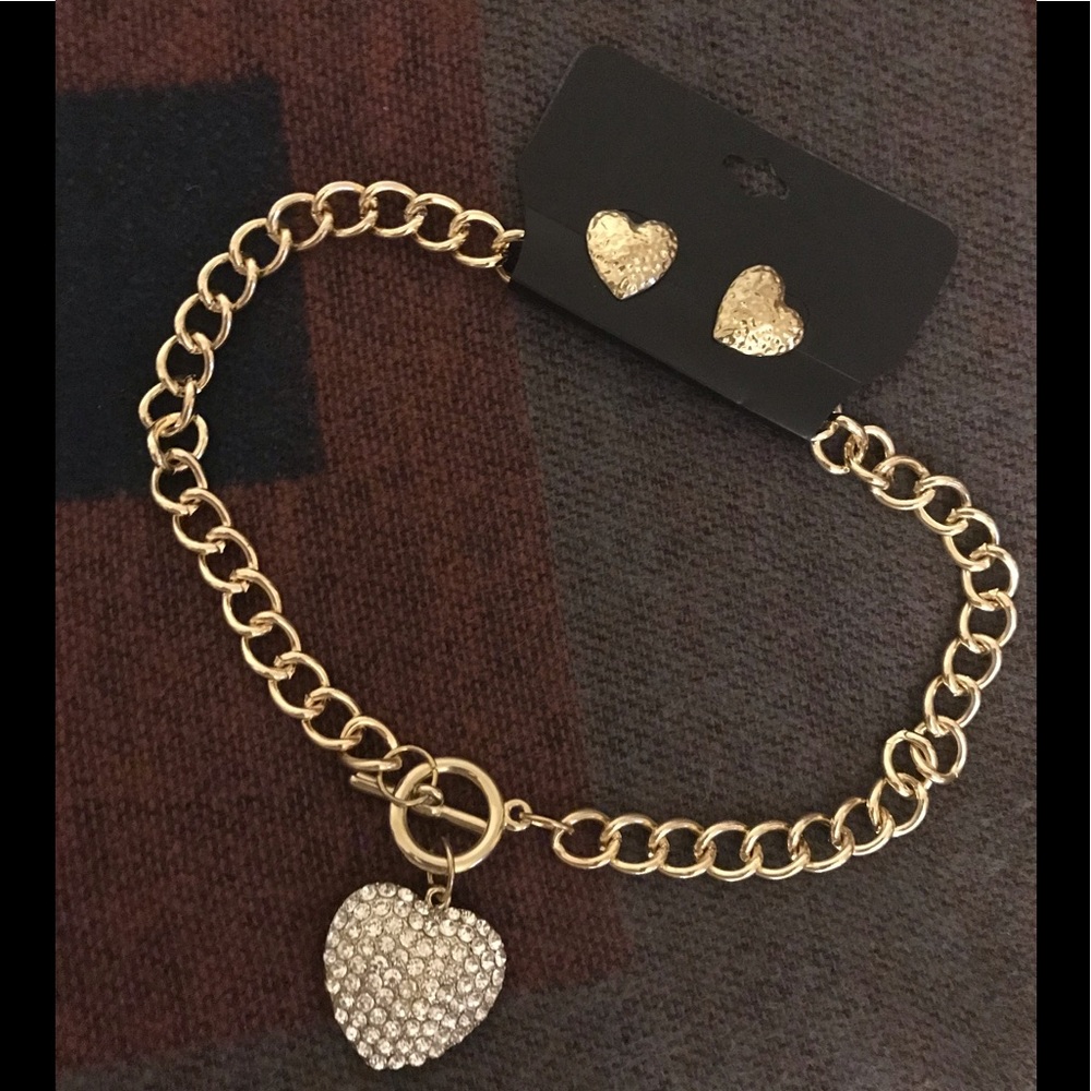 Women’s chain w| sparkled heart & heart earrings.